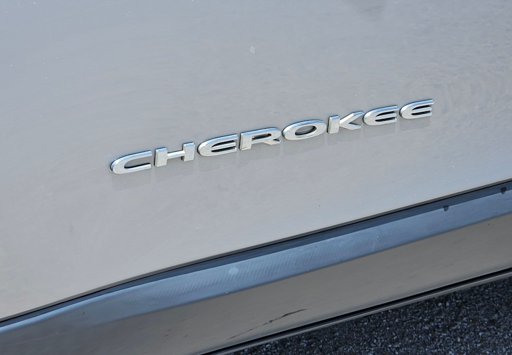 Thumbnail: 2016 Jeep Cherokee - 21