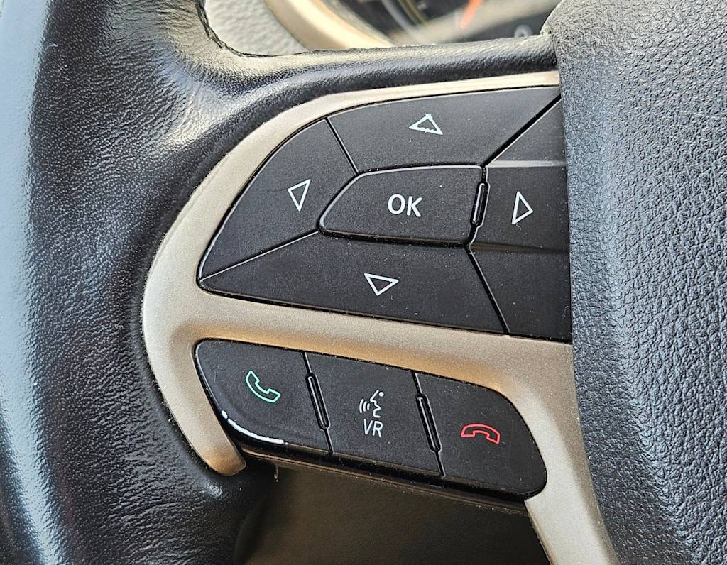 Thumbnail: 2016 Jeep Cherokee - 23