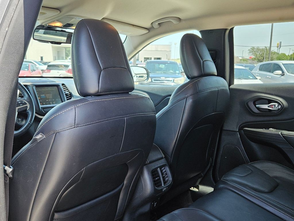 Thumbnail: 2016 Jeep Cherokee - 11