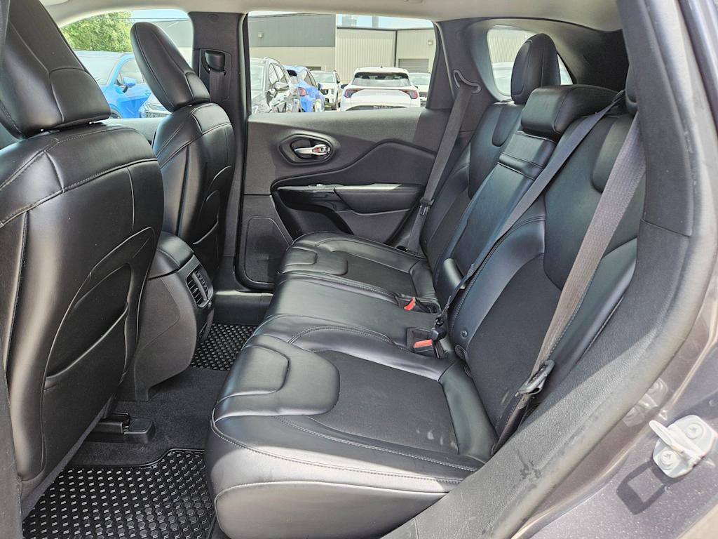 Thumbnail: 2019 Jeep Cherokee - 25