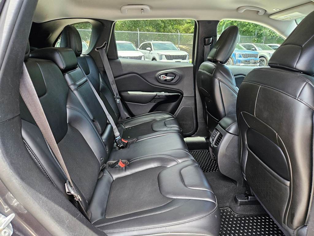 Thumbnail: 2019 Jeep Cherokee - 26