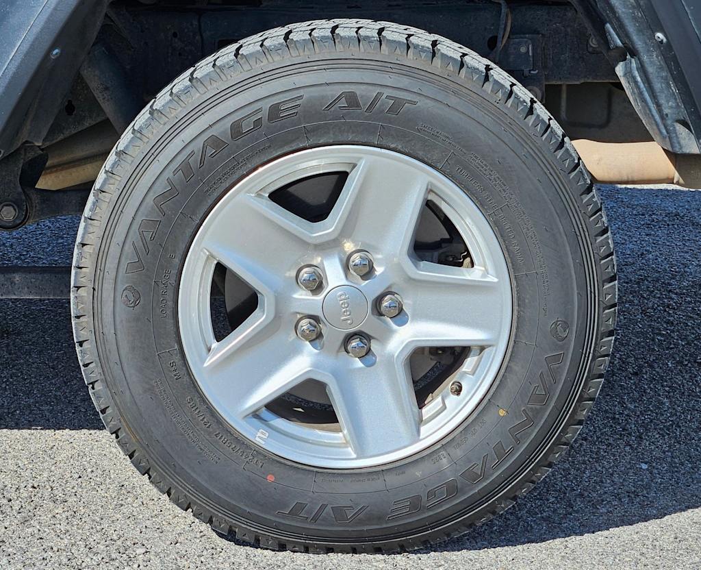 Thumbnail: 2023 Jeep Gladiator - 7