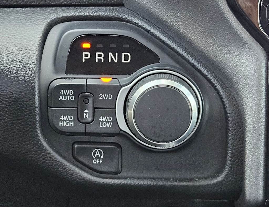 Thumbnail: 2025 RAM 1500 - 32