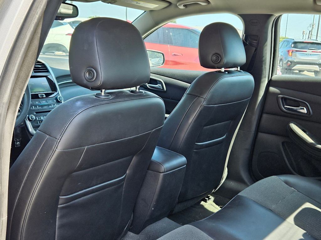 Thumbnail: 2016 Chevrolet Malibu - 9