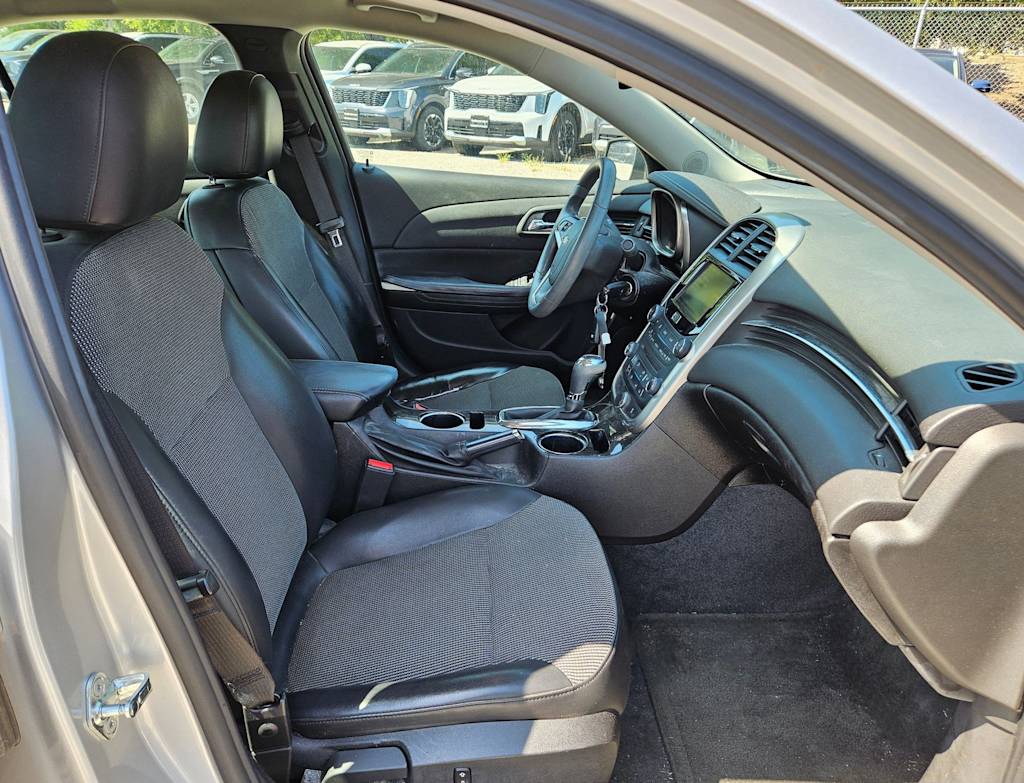 Thumbnail: 2016 Chevrolet Malibu - 8