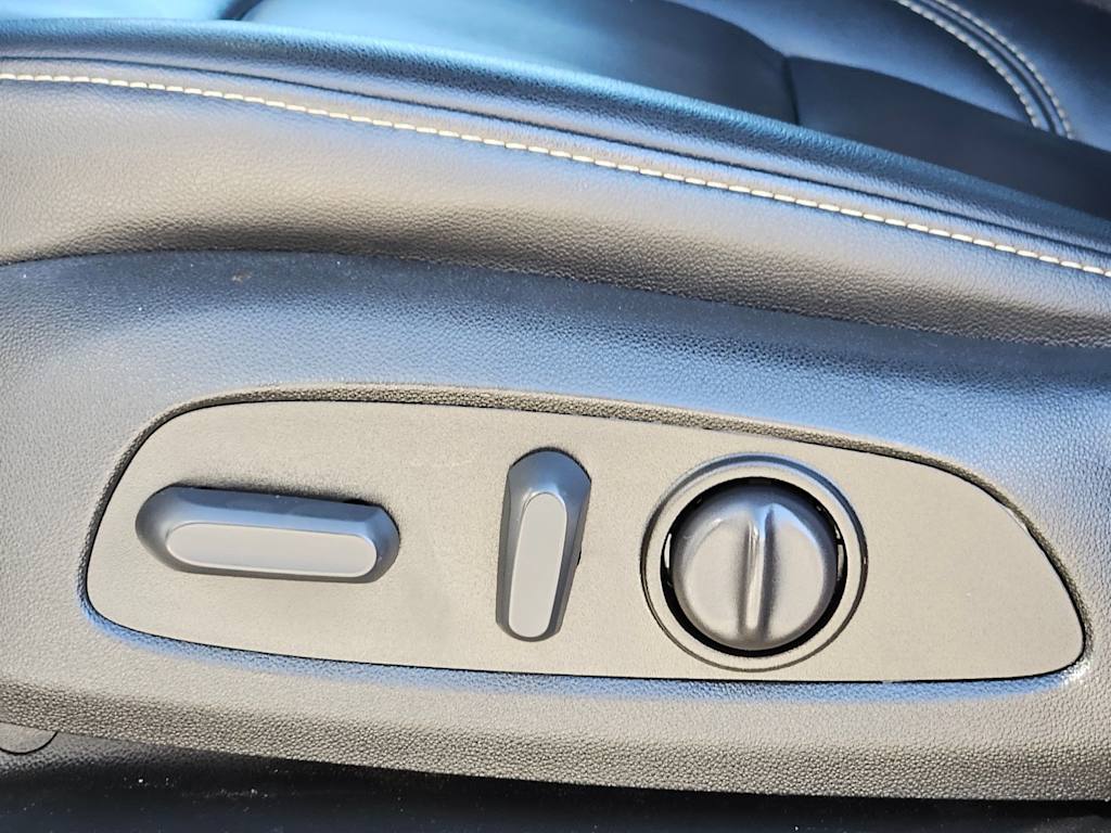 Thumbnail: 2023 Chevrolet Traverse - 28