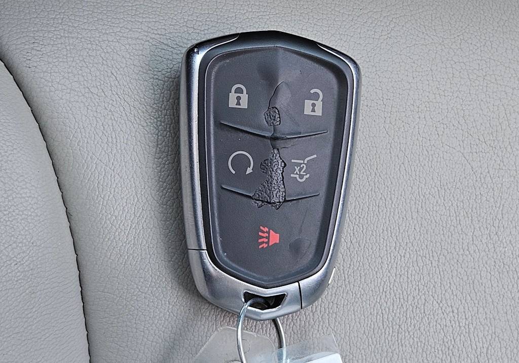 Thumbnail: 2023 Cadillac XT4 - 33