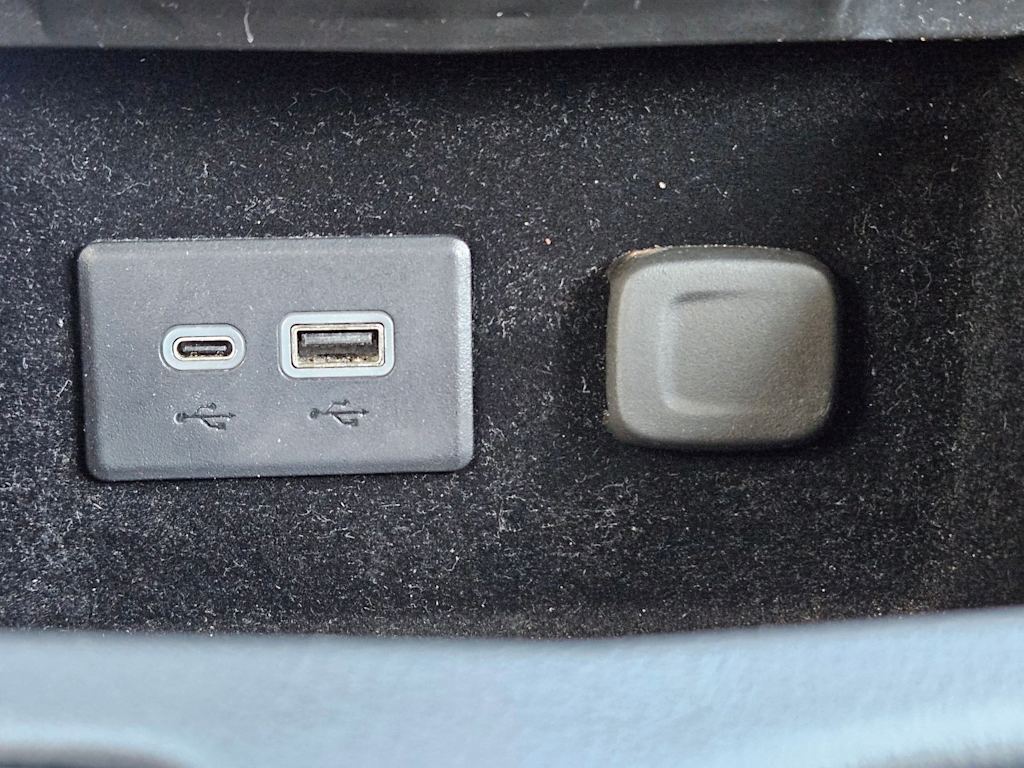 Thumbnail: 2023 Cadillac XT4 - 31