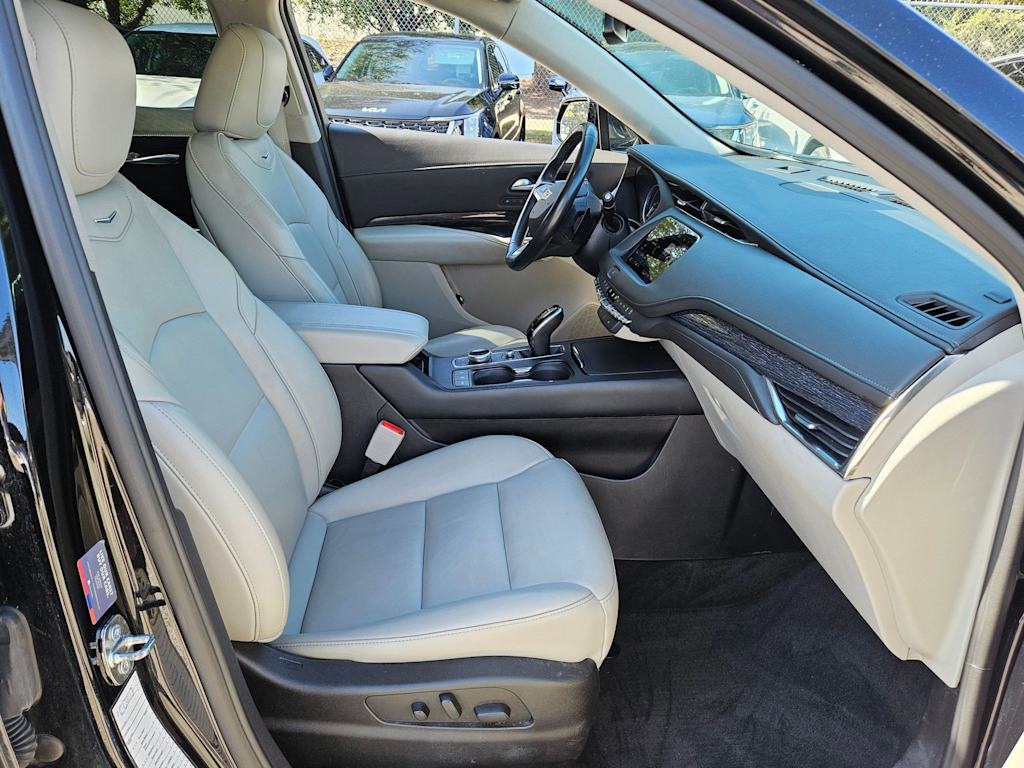 Thumbnail: 2023 Cadillac XT4 - 11