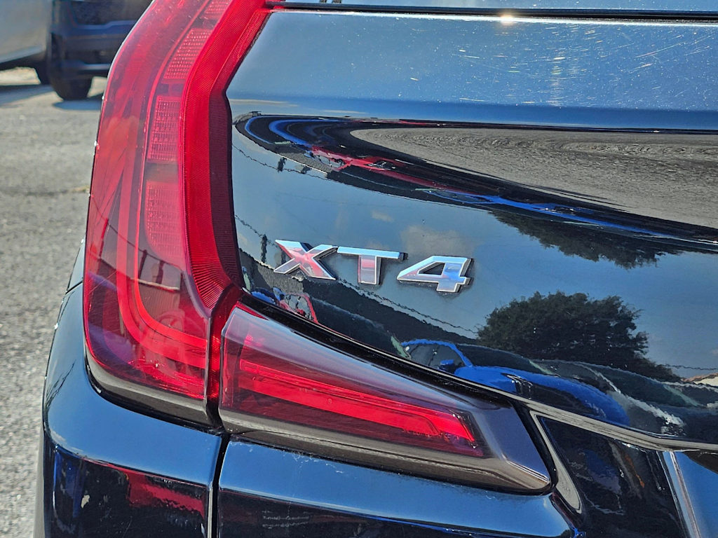 Thumbnail: 2023 Cadillac XT4 - 24