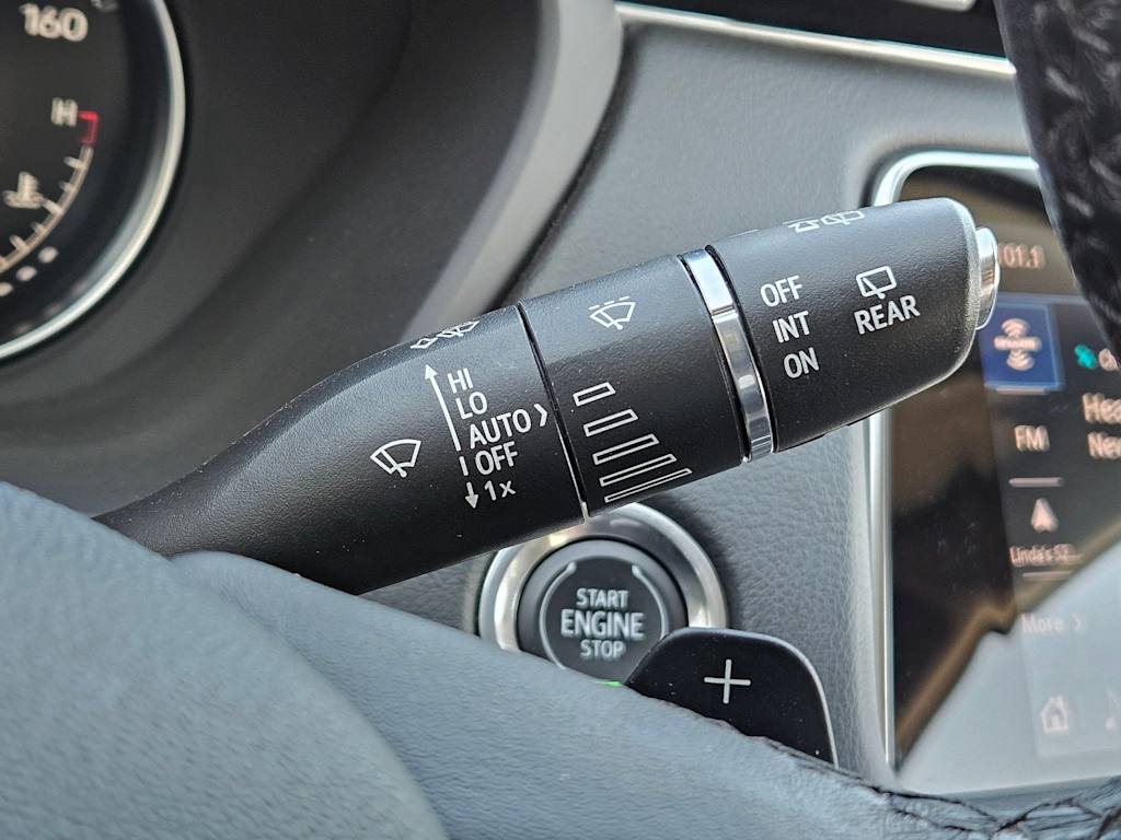 Thumbnail: 2023 Cadillac XT4 - 14