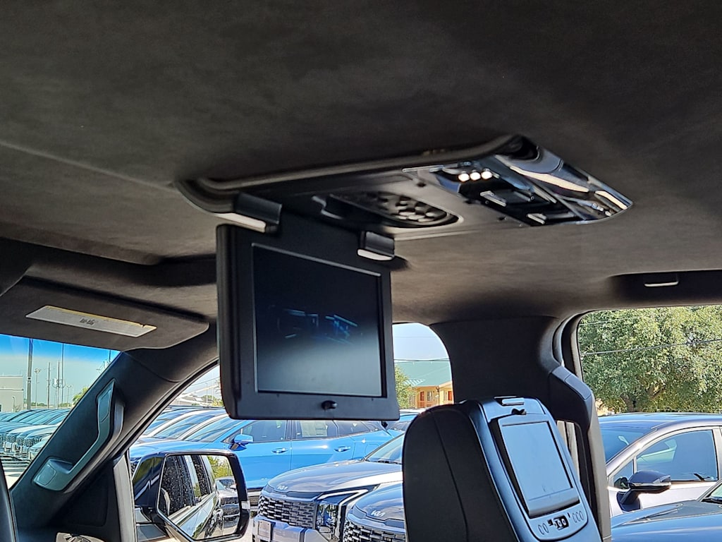 Thumbnail: 2017 Cadillac Escalade - 20