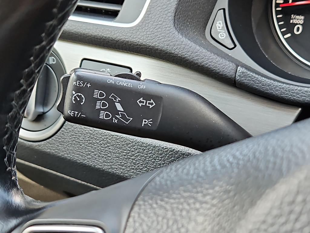 Thumbnail: 2015 Volkswagen Passat - 14