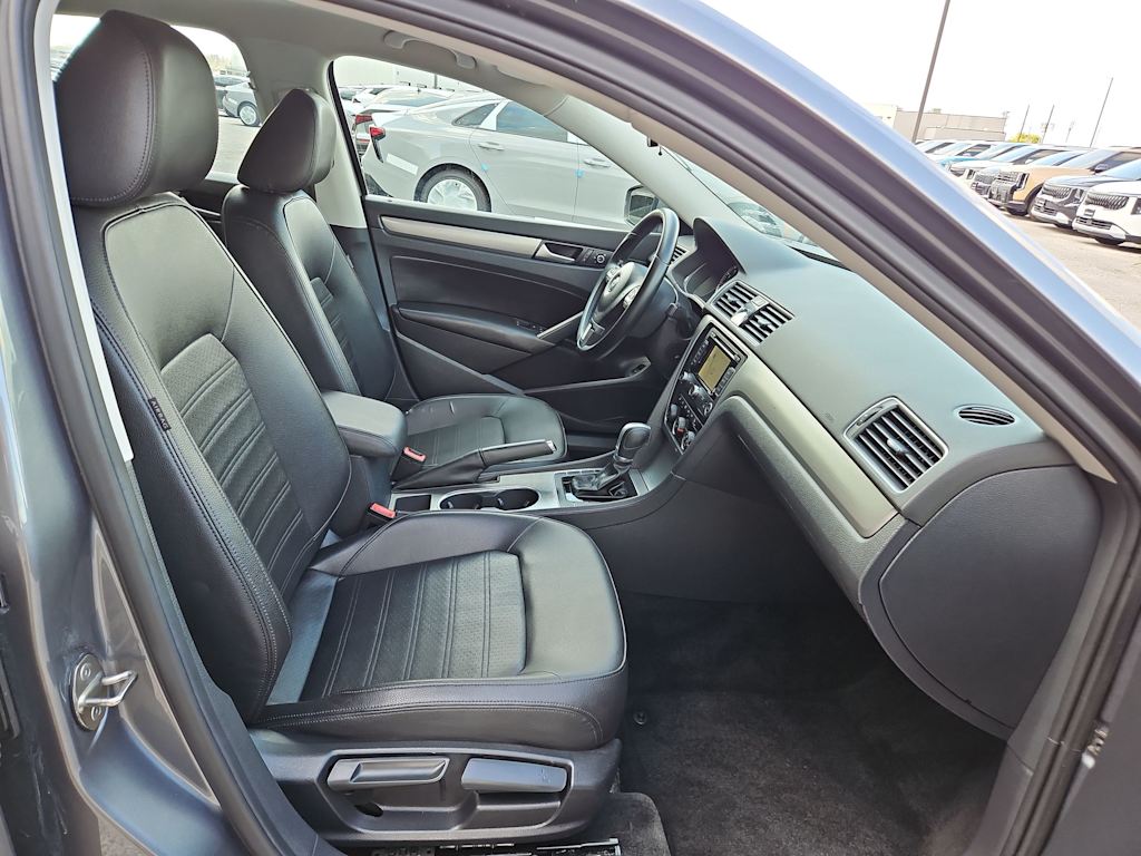 Thumbnail: 2015 Volkswagen Passat - 9