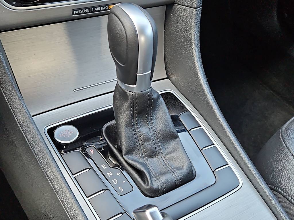 Thumbnail: 2015 Volkswagen Passat - 13