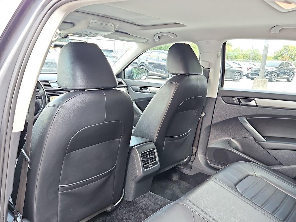 Thumbnail: 2015 Volkswagen Passat - 10