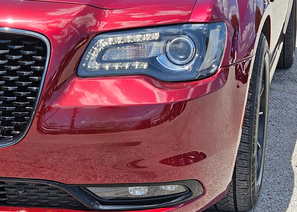 Thumbnail: 2023 Chrysler 300 - 23
