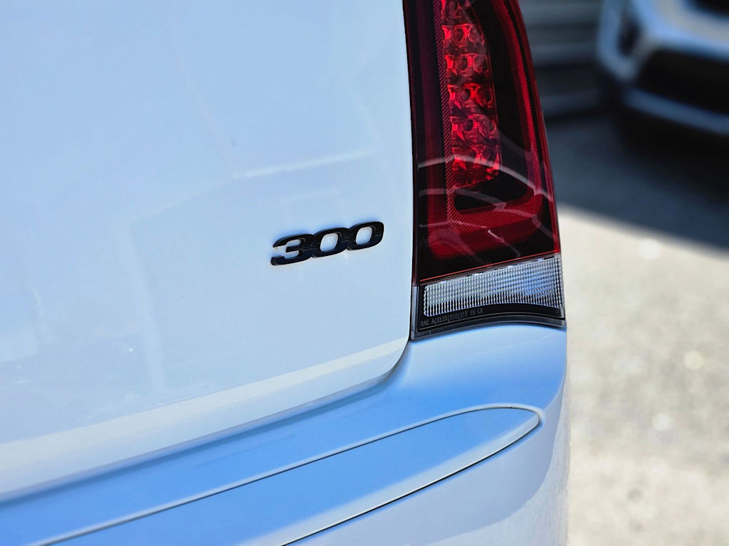 2022 Chrysler 300 Touring 7