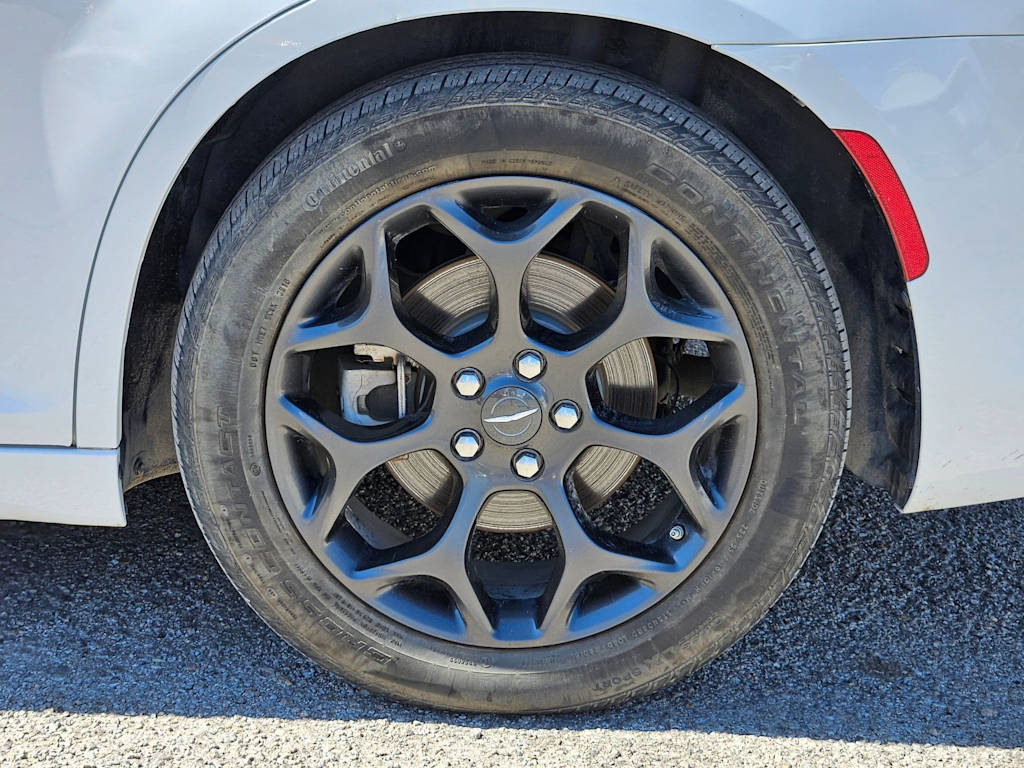 2022 Chrysler 300 Touring 8