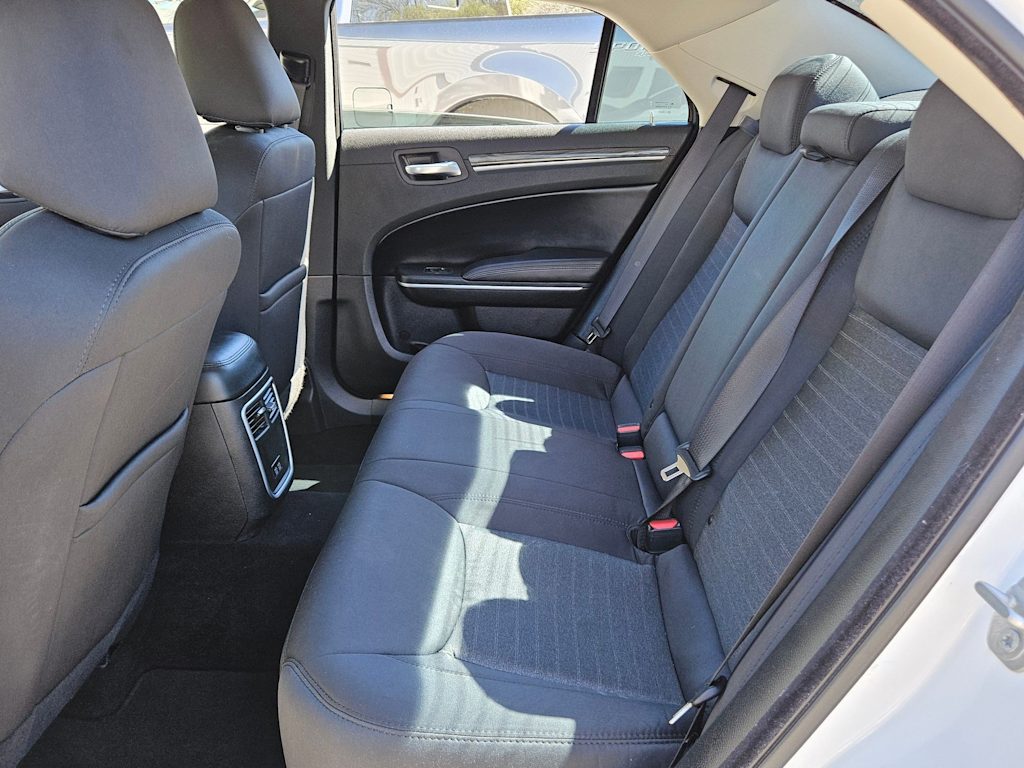 2022 Chrysler 300 Touring 12