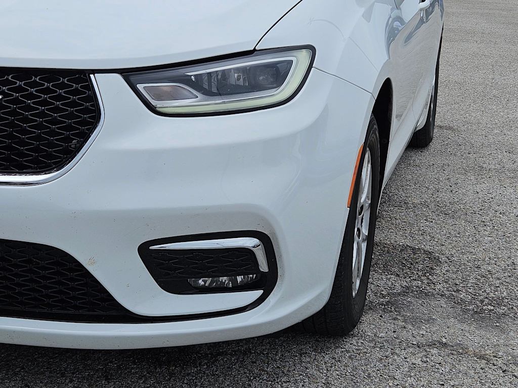 Thumbnail: 2022 Chrysler Pacifica - 17