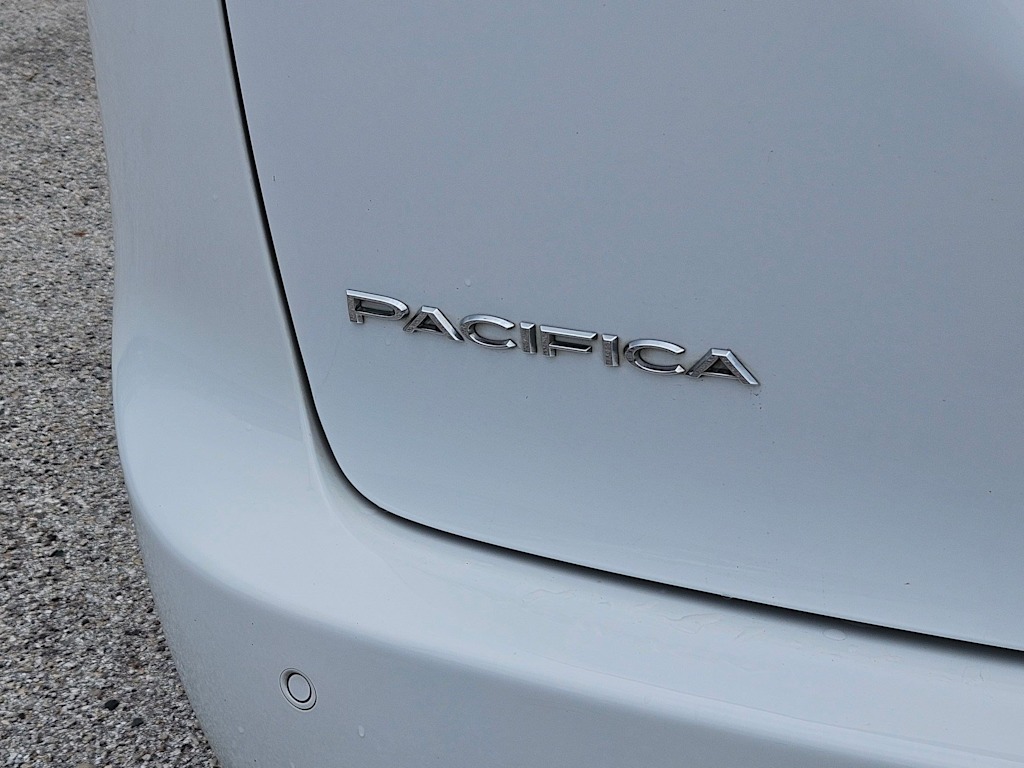 Thumbnail: 2022 Chrysler Pacifica - 18