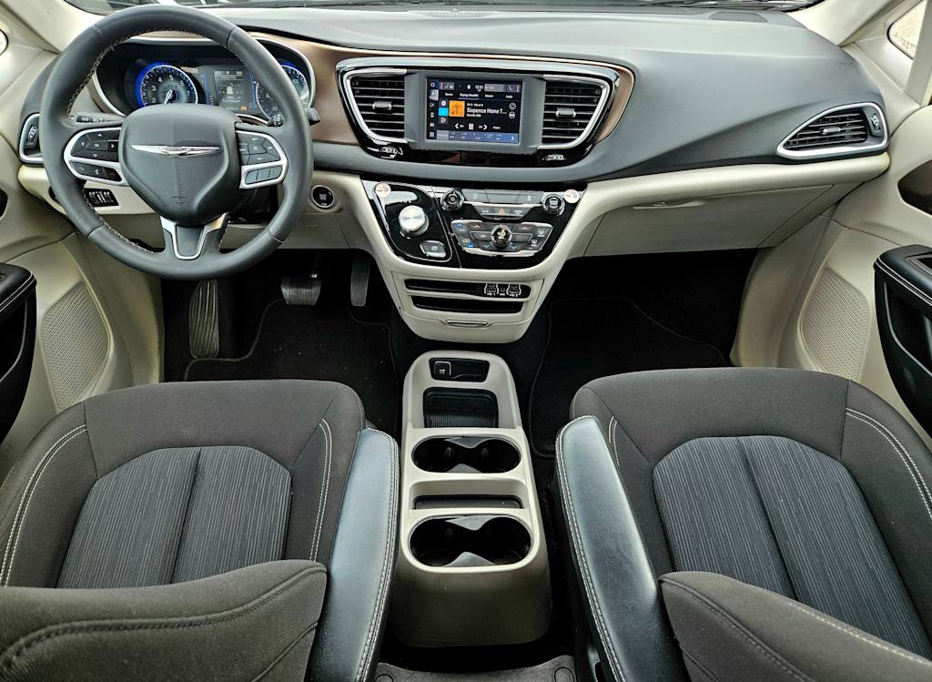 Thumbnail: 2022 Chrysler Voyager - 2