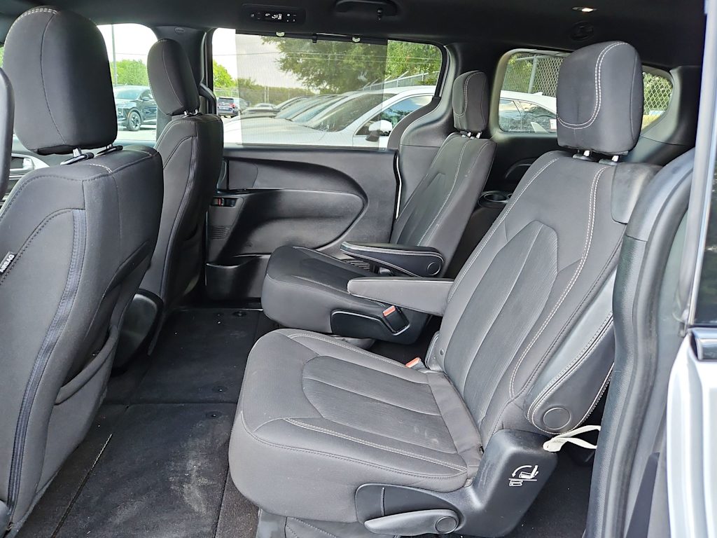 Thumbnail: 2018 Chrysler Pacifica - 26
