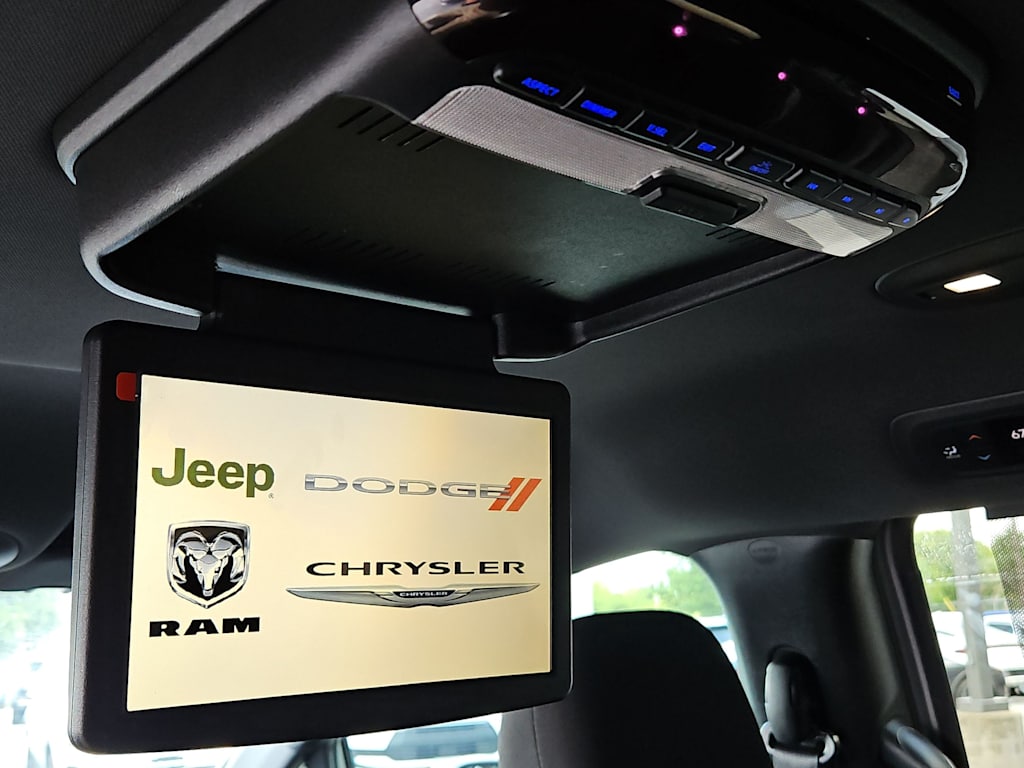 Thumbnail: 2018 Chrysler Pacifica - 23