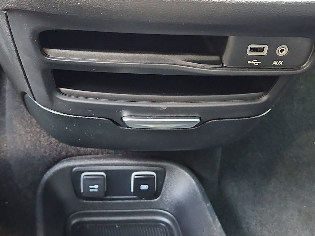 Thumbnail: 2018 Chrysler Pacifica - 21