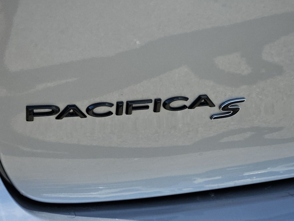 Thumbnail: 2018 Chrysler Pacifica - 7