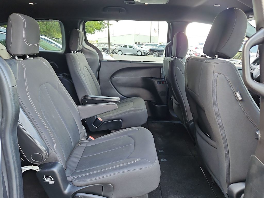 Thumbnail: 2018 Chrysler Pacifica - 28