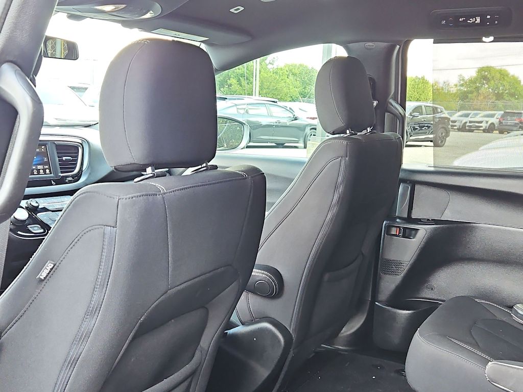 Thumbnail: 2018 Chrysler Pacifica - 12