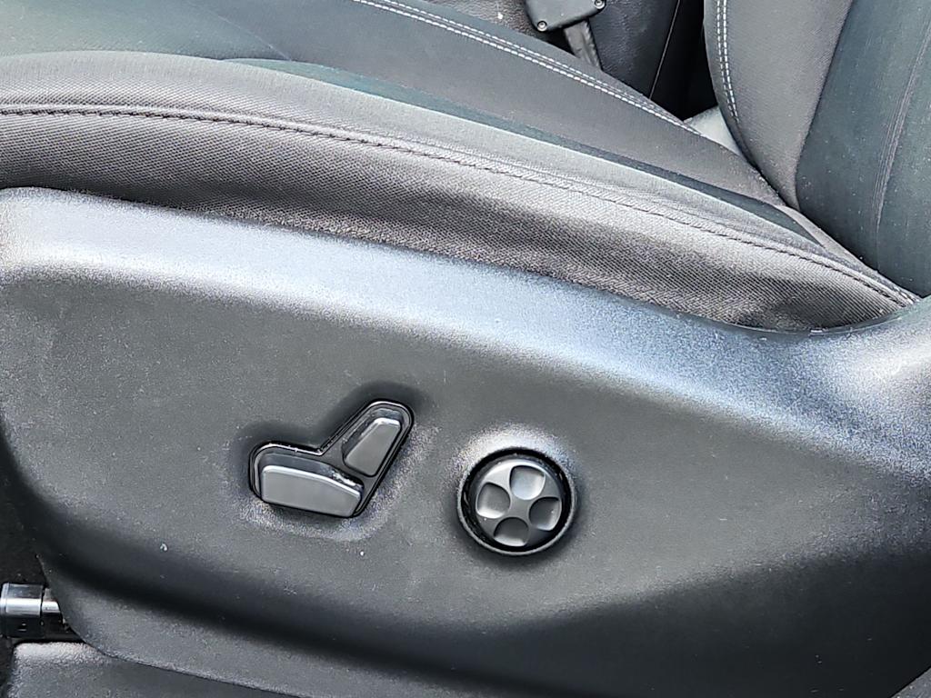 Thumbnail: 2018 Chrysler Pacifica - 22