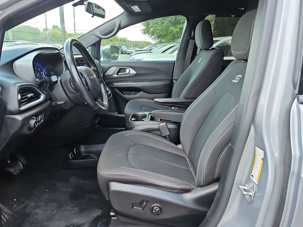 Thumbnail: 2018 Chrysler Pacifica - 10