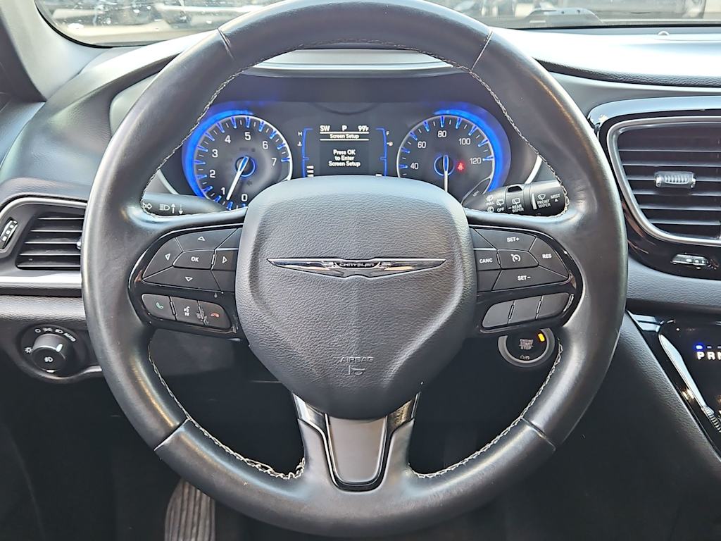 Thumbnail: 2018 Chrysler Pacifica - 9