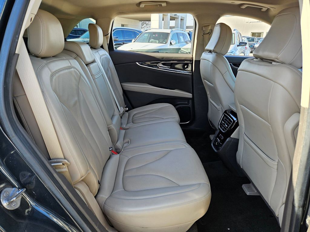 Thumbnail: 2022 Lincoln Nautilus - 25