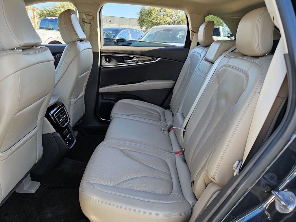 Thumbnail: 2022 Lincoln Nautilus - 10