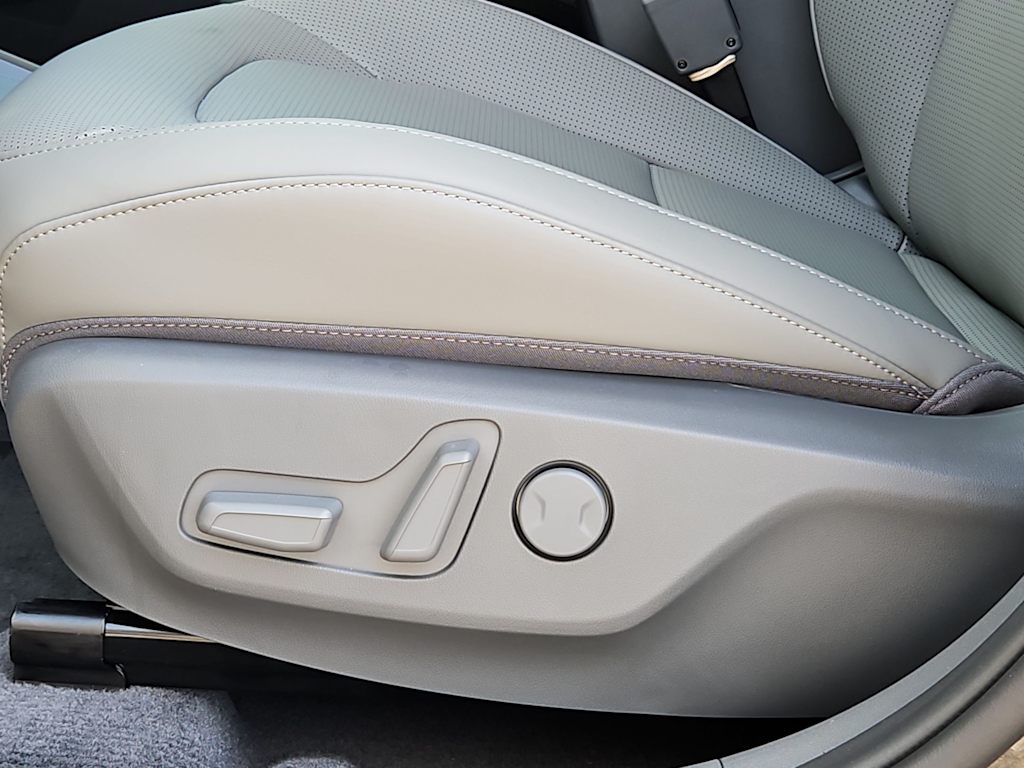 Thumbnail: 2027 Kia EV3 - 24