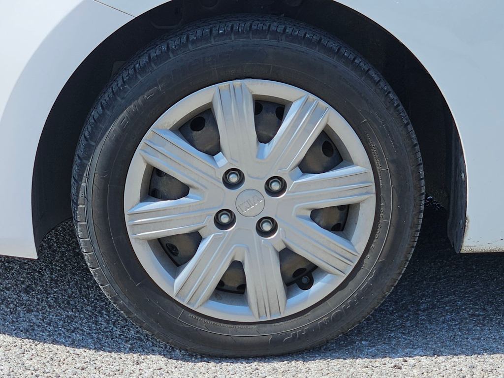 Thumbnail: 2021 Kia Rio - 8