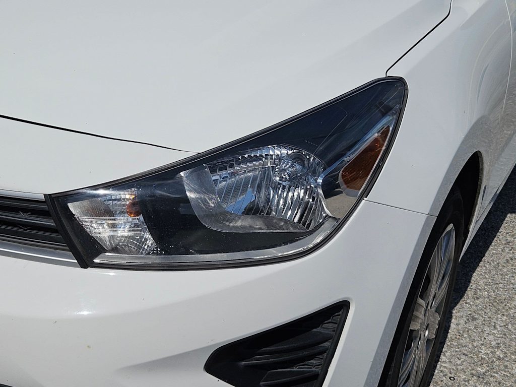 Thumbnail: 2021 Kia Rio - 22