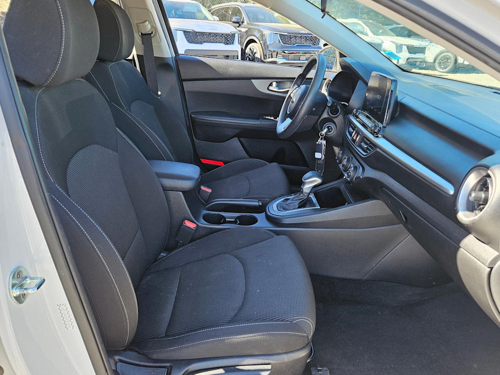 Thumbnail: 2021 Kia Forte - 10