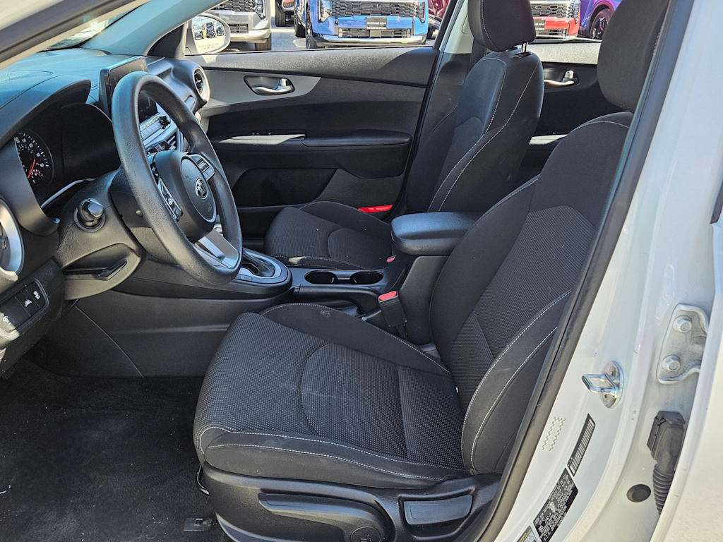 Thumbnail: 2021 Kia Forte - 9