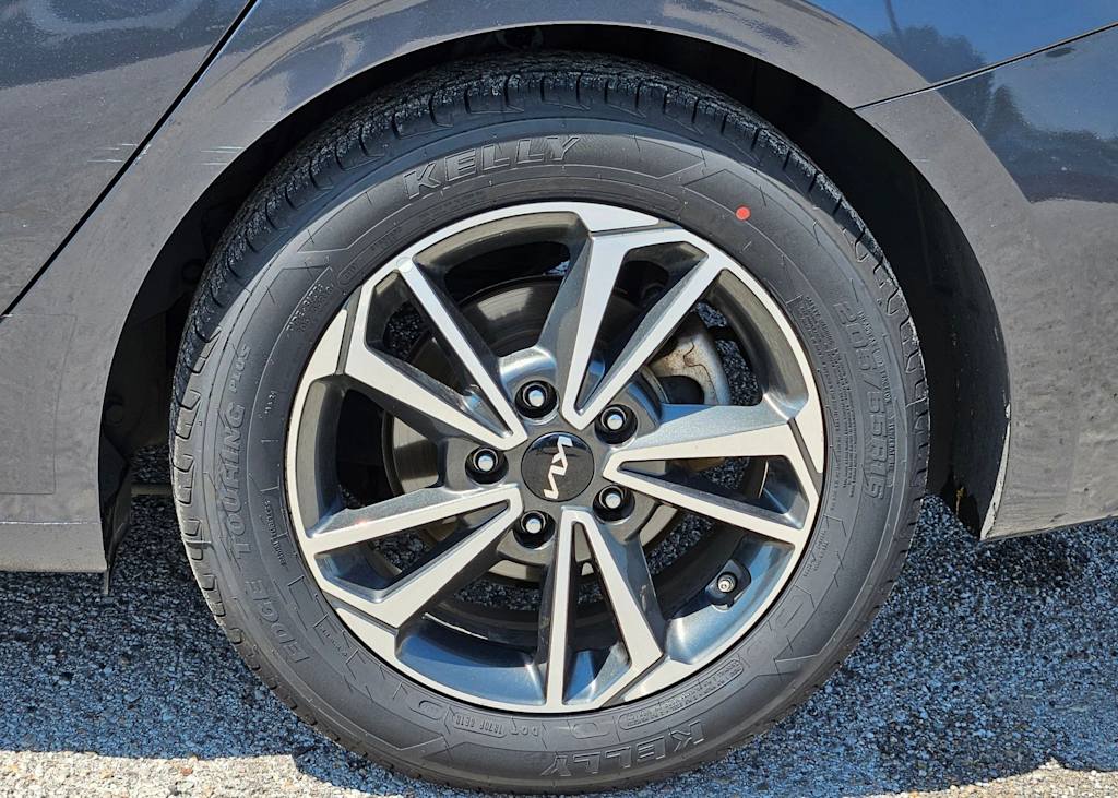Thumbnail: 2023 Kia Forte - 8