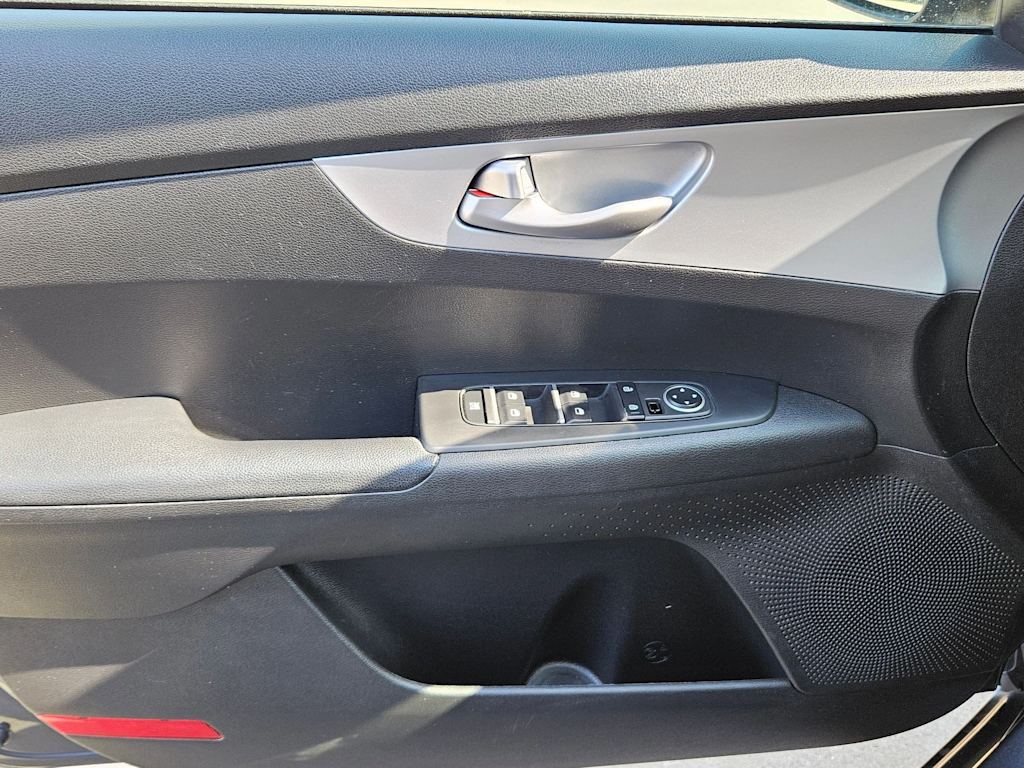Thumbnail: 2023 Kia Forte - 26