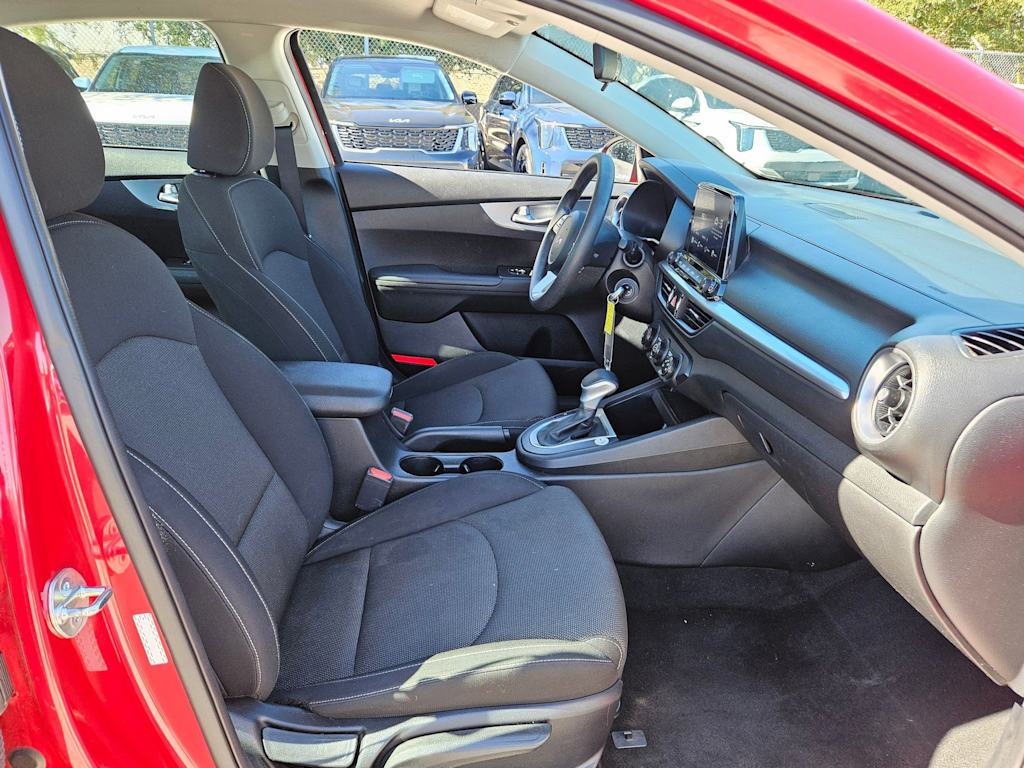 Thumbnail: 2023 Kia Forte - 25