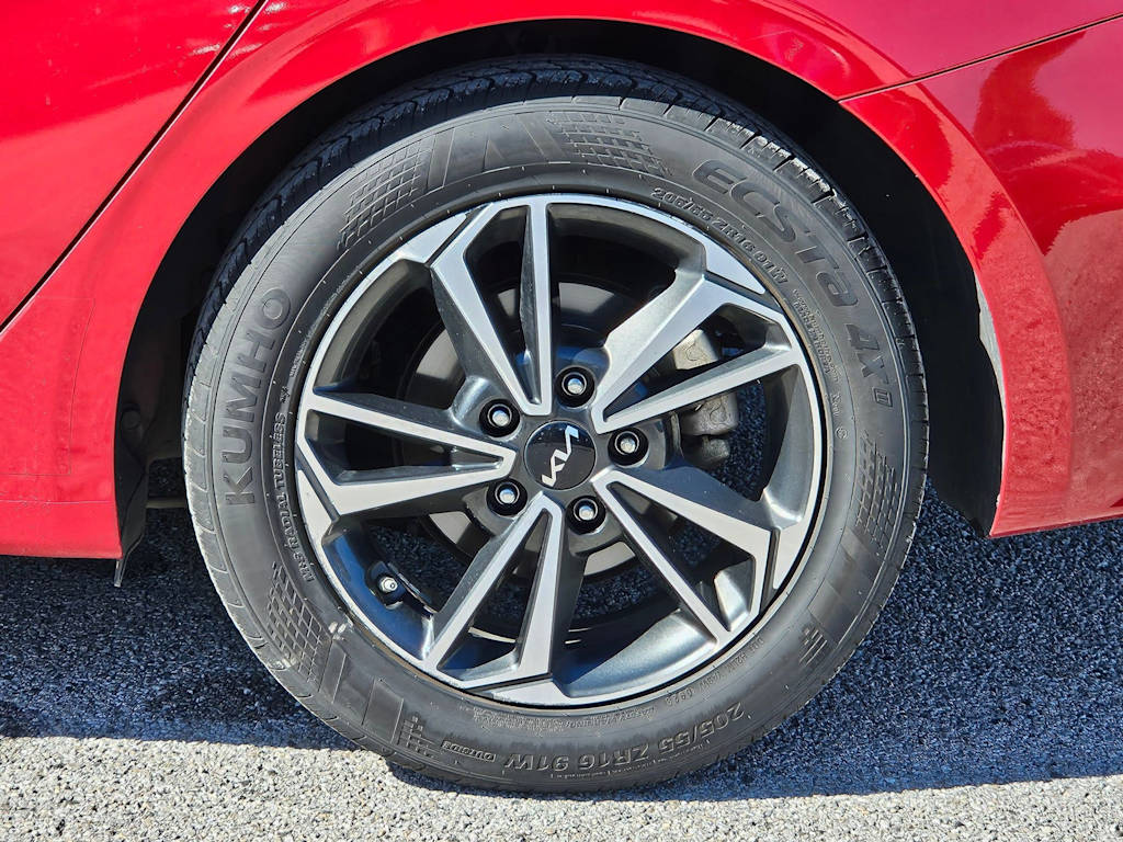 Thumbnail: 2023 Kia Forte - 8