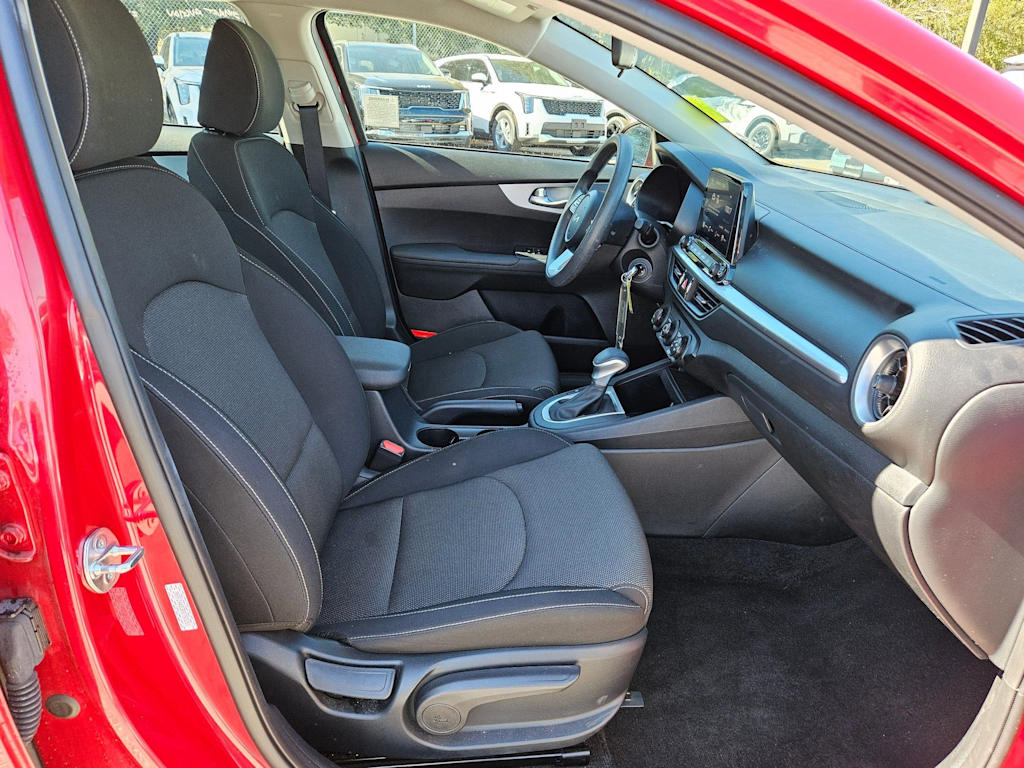 Thumbnail: 2024 Kia Forte - 9