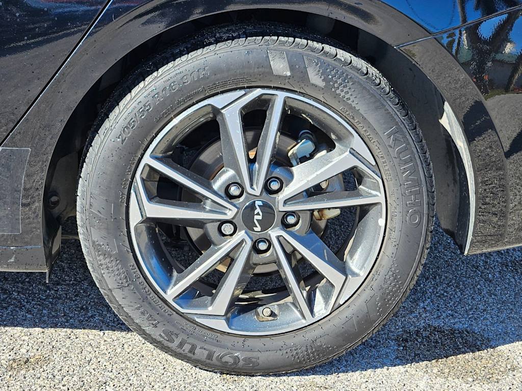 Thumbnail: 2023 Kia Forte - 8