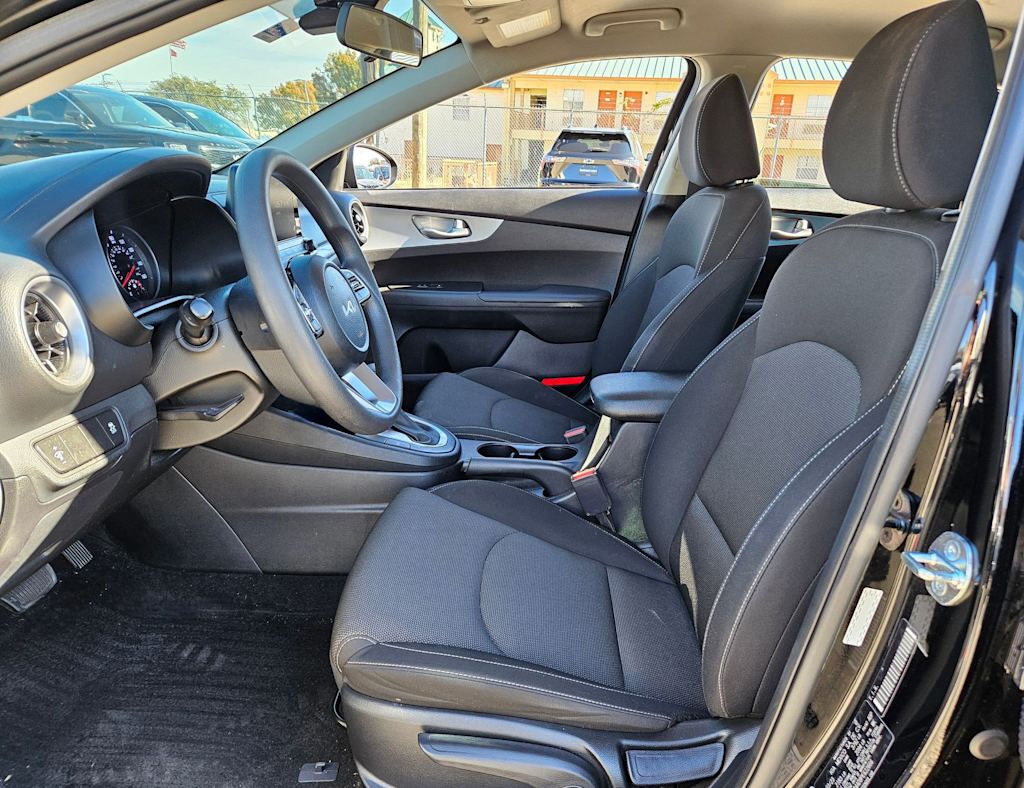 Thumbnail: 2023 Kia Forte - 10